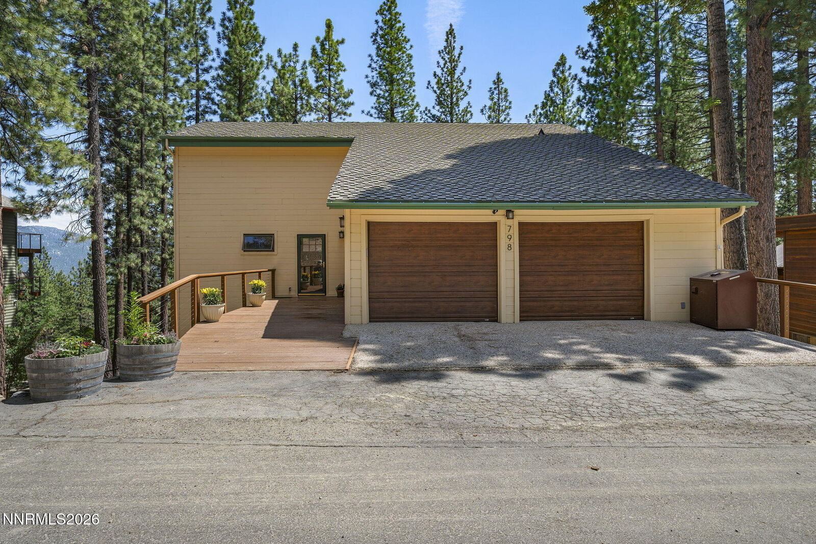 Property Photo: 798 Tyner Way NV 89451