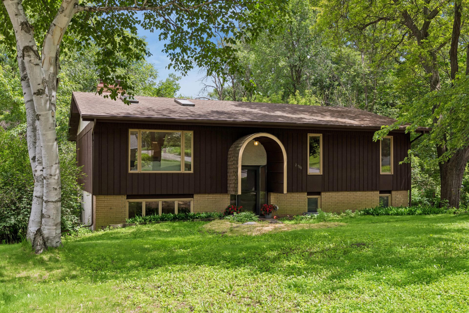 Property Photo: 2700 Kyle Avenue N MN 55422