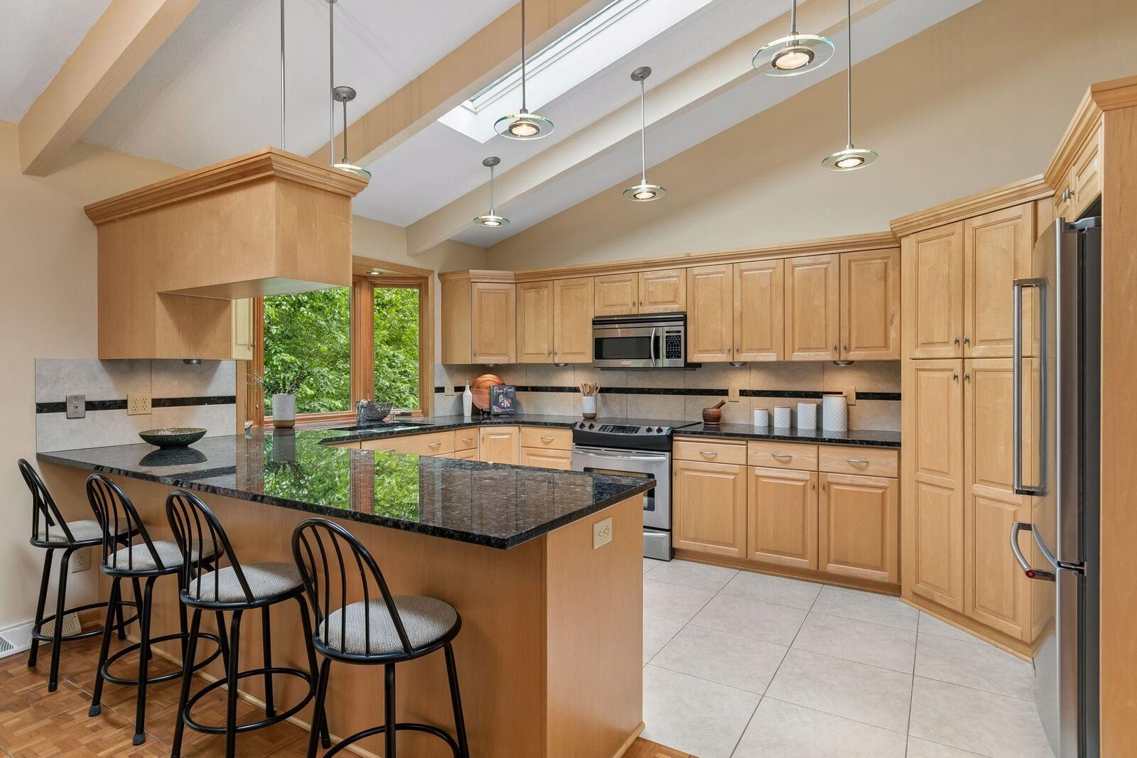 Property Photo:  2700 Kyle Avenue N  MN 55422 