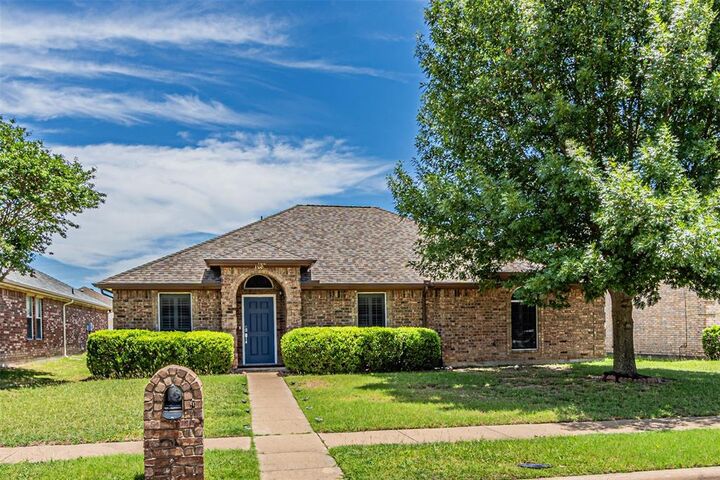 Property Photo:  108 Oak Hollow Lane  TX 75154 