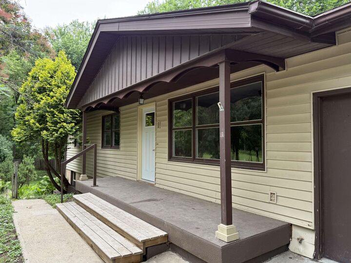 Property Photo: 3420 Broken Kettle Rd IA 51104