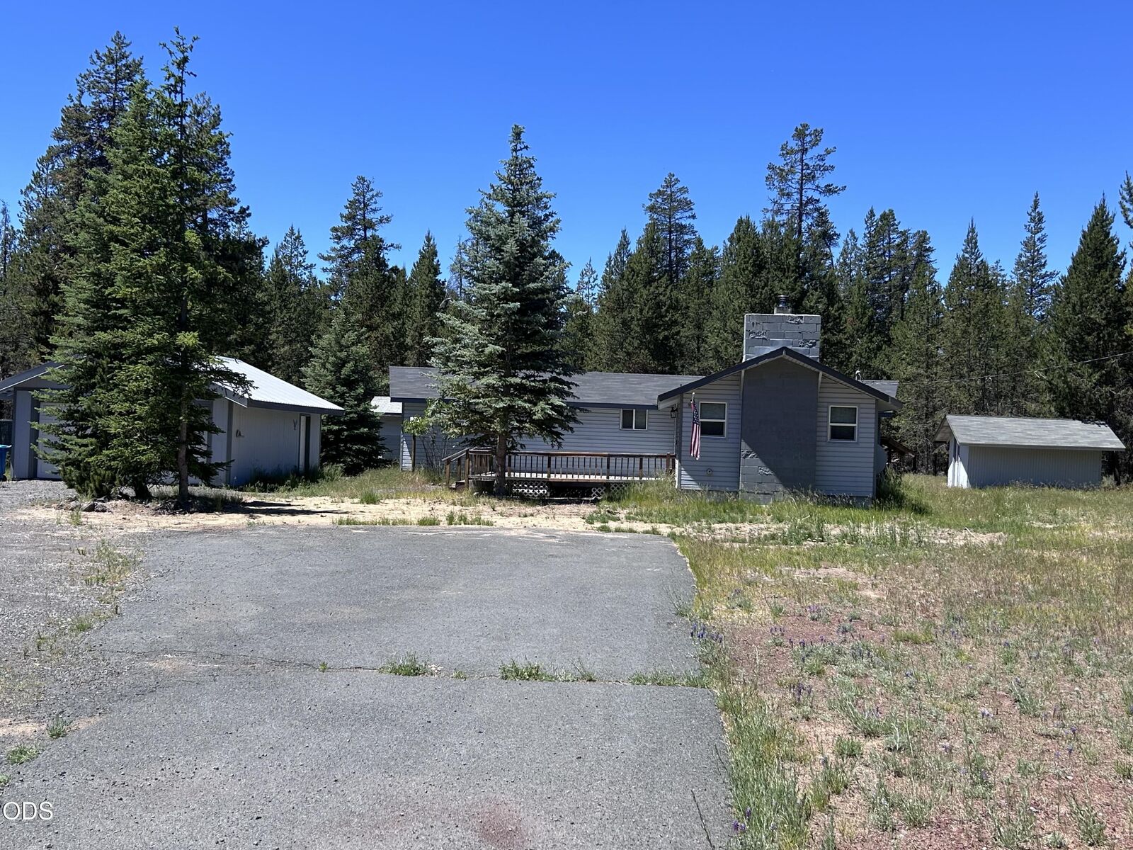Property Photo: 52643 Center Drive OR 97739