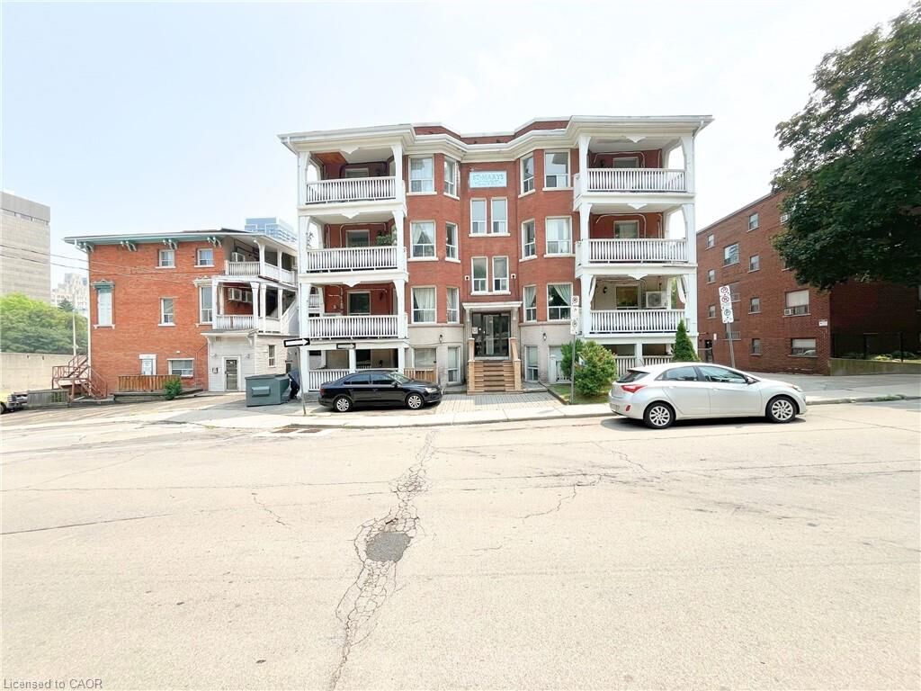 Property Photo:  121 Park Street S 8  ON L8P 3E6 