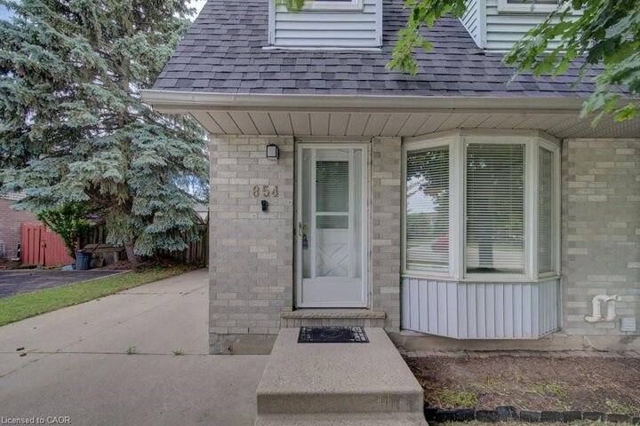 Property Photo:  854 Elgin Street N  ON N1R 8C2 