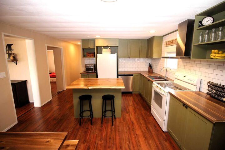 Property Photo:  840 Spring Haven Court SE  AB T4A 1B7 