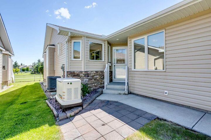 Property Photo:  612 Riverside Boulevard NW  AB T1V 2C1 