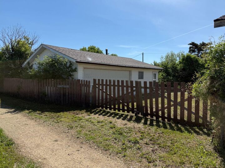 Property Photo:  432 Center Street Cm  AB T0J 2V0 