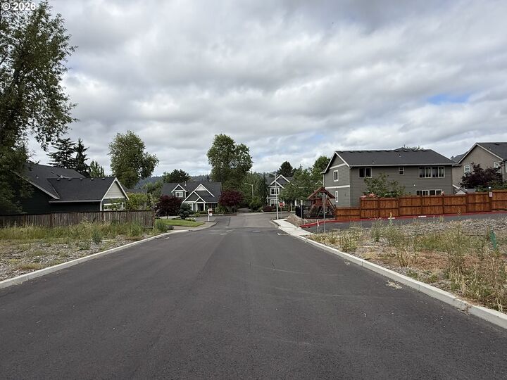 Property Photo: 3112 SE Merlot Rd OR 97267