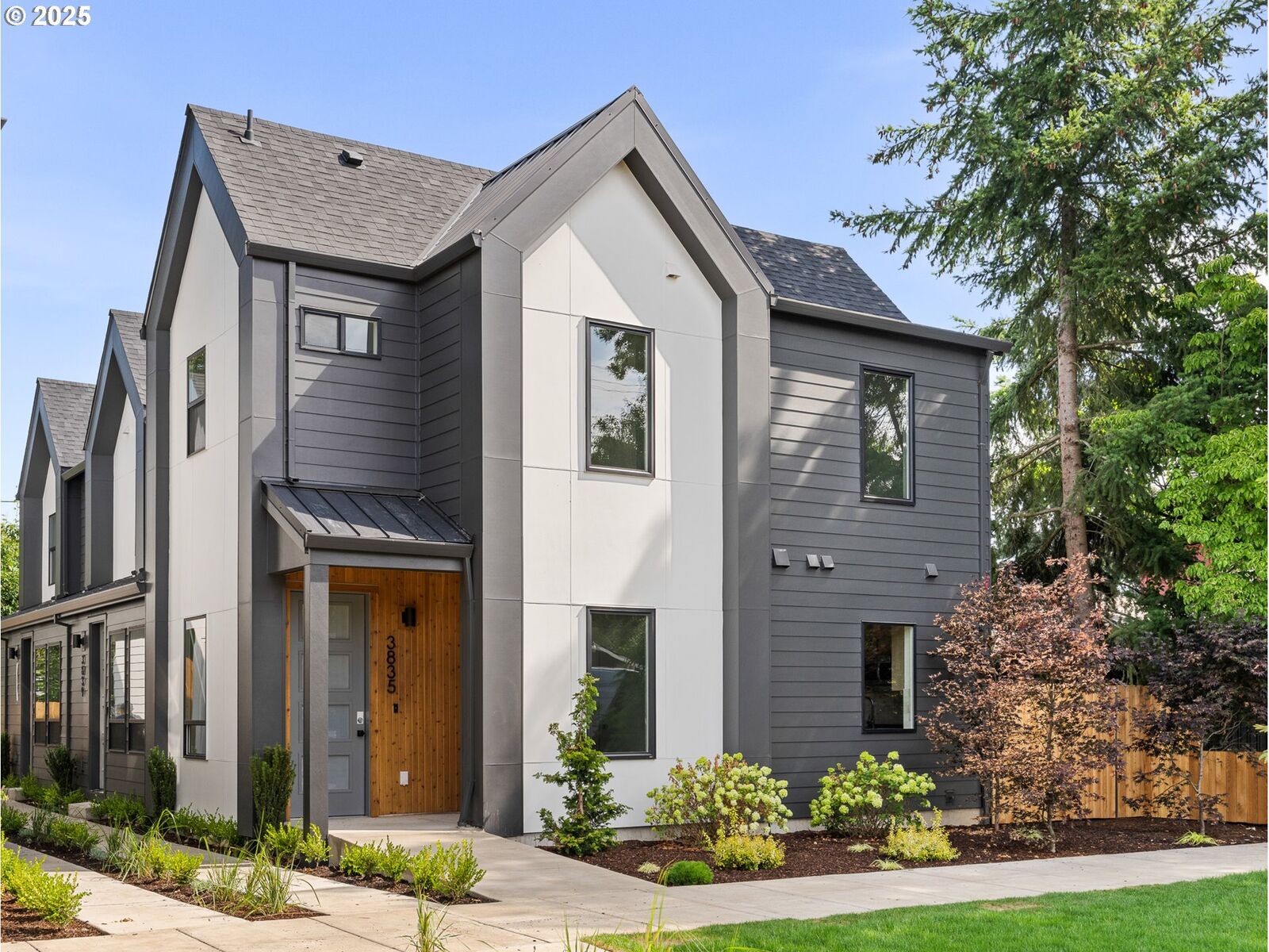 Property Photo: 3839 N Willis Blvd 2 OR 97217