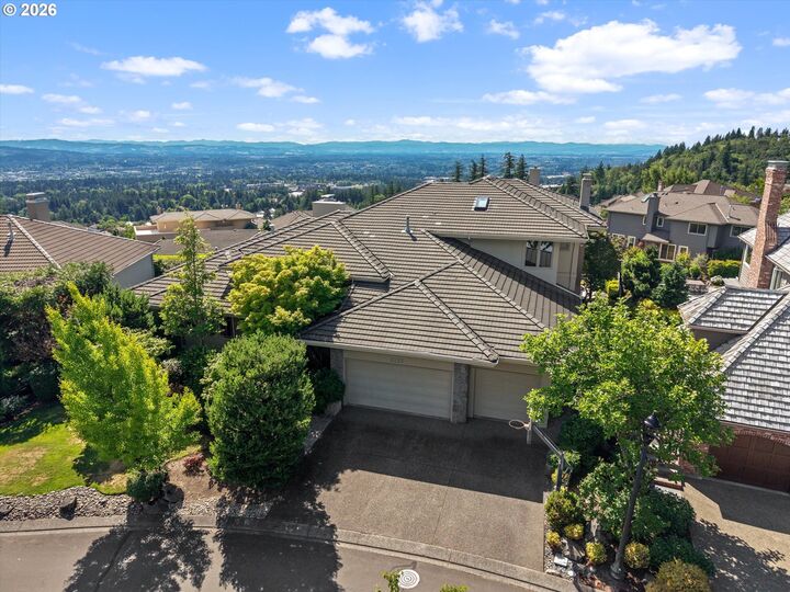 Property Photo:  1153 SW Fairfax Pl  OR 97225 