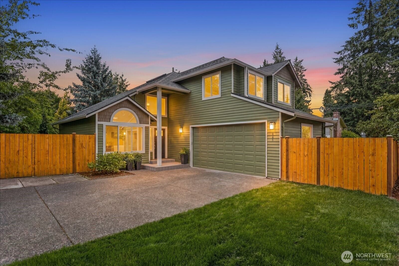 Property Photo:  1828 NE Serpentine Place  WA 98155 