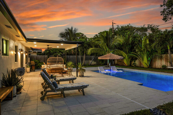 Property Photo:  300 SE 8th Avenue  FL 33441 