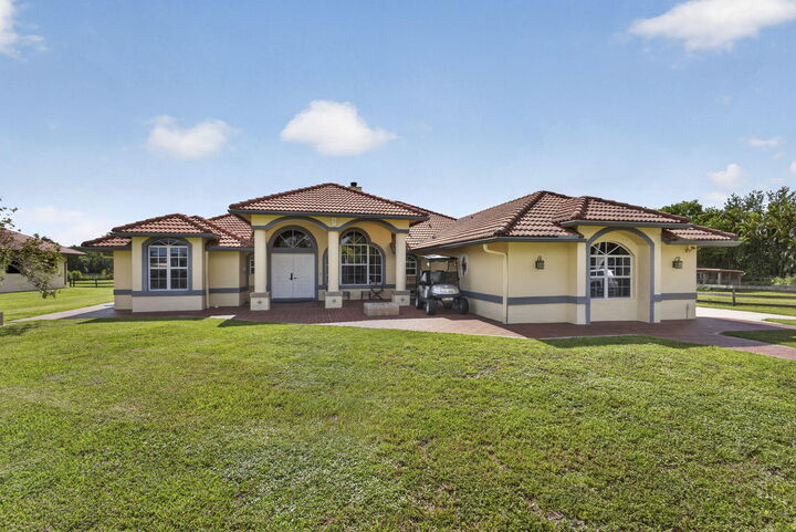 Property Photo: 2564 Deer Run Trail FL 33470