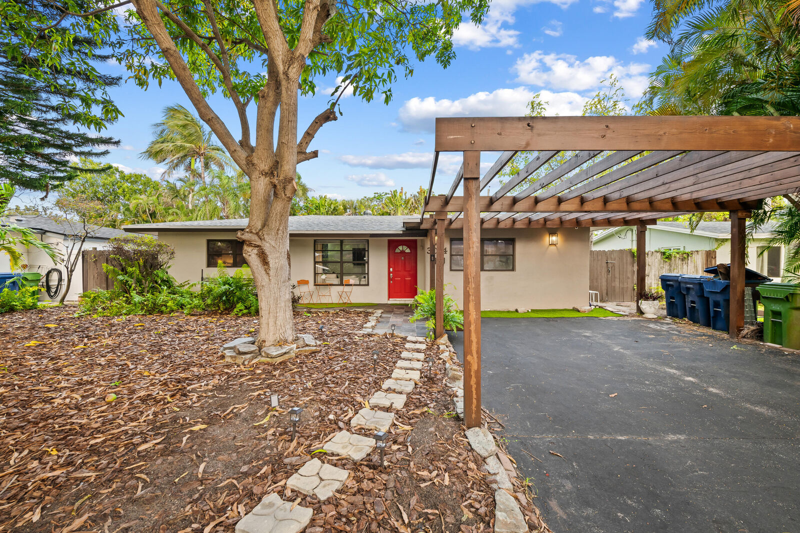 Property Photo: 3024 NE 2nd Terrace FL 33334