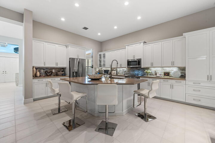 Property Photo: 12882 Granite Mountain Pass FL 33437