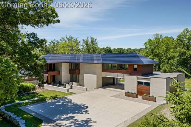 Property Photo:  2700 Squirrel Road  MI 48304 