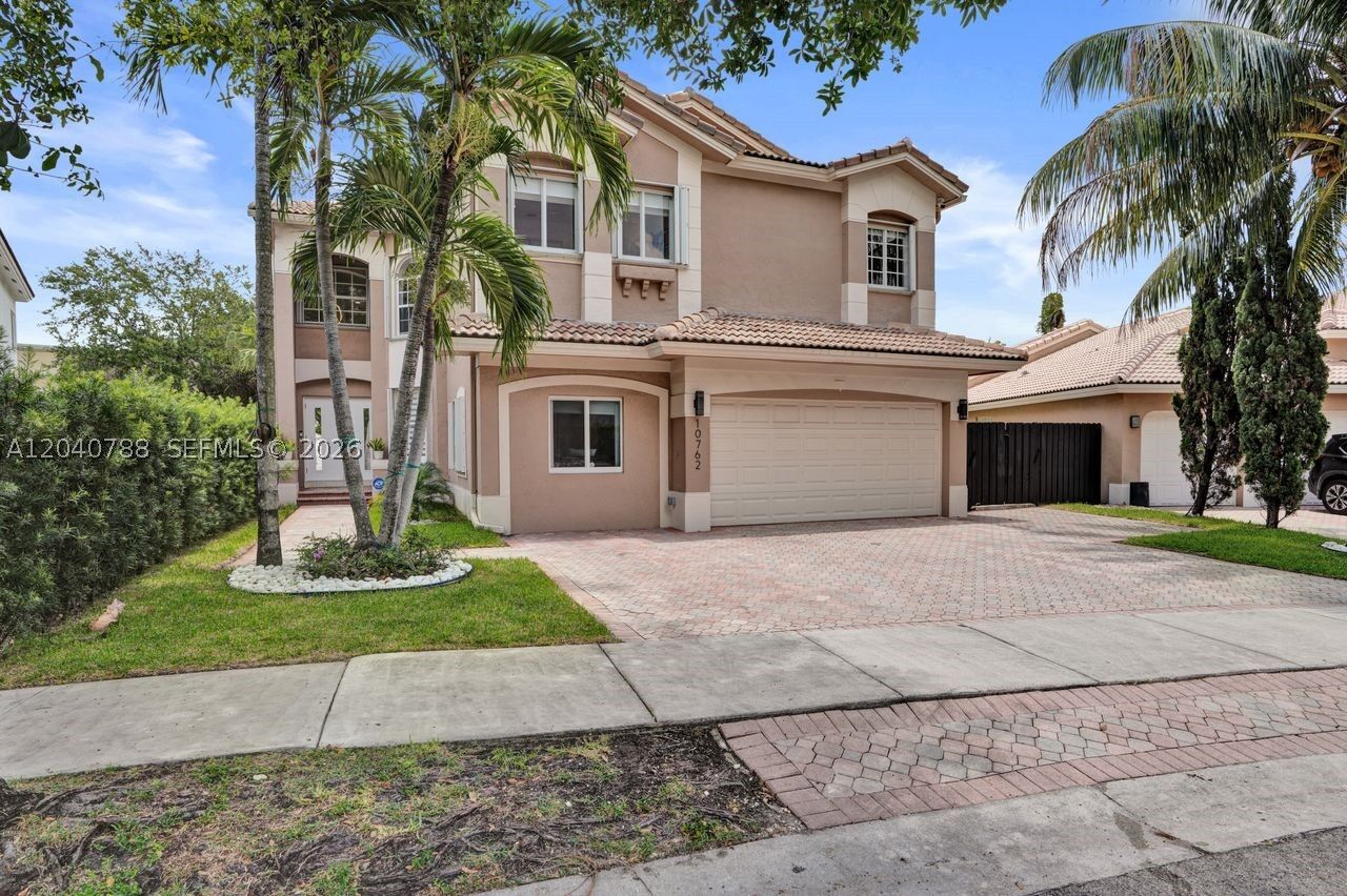 Property Photo:  10762 NW 71st St  FL 33178 