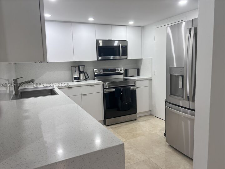 Property Photo:  800 West Ave 635  FL 33139 