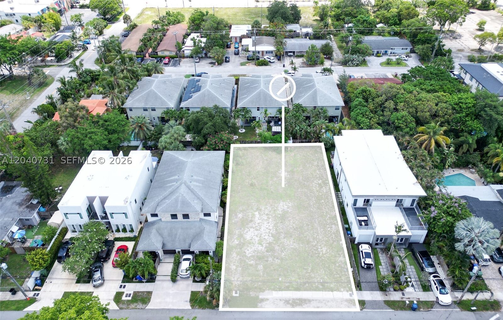 Property Photo: 1128 NE 2nd Ave FL 33304
