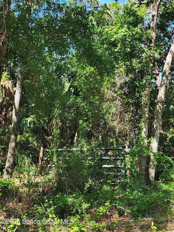 Property Photo:  9581 Parker Drive  FL 32976 