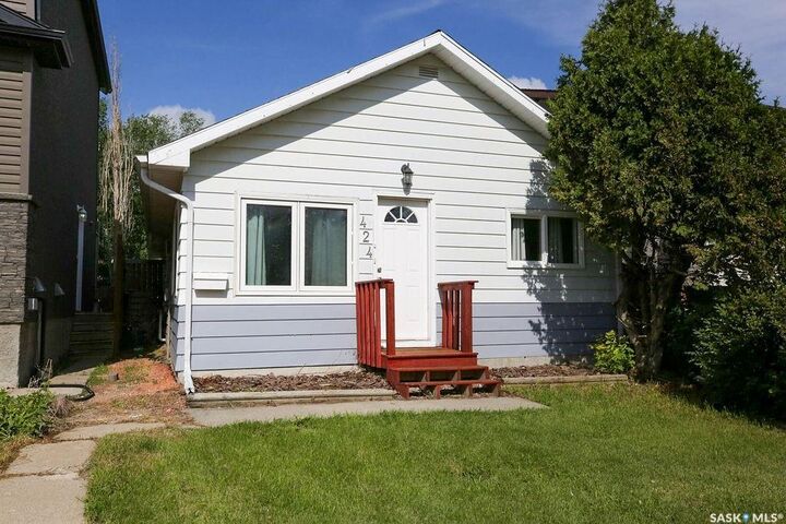 Property Photo: 424 Arthur Street SK S4R 4X4