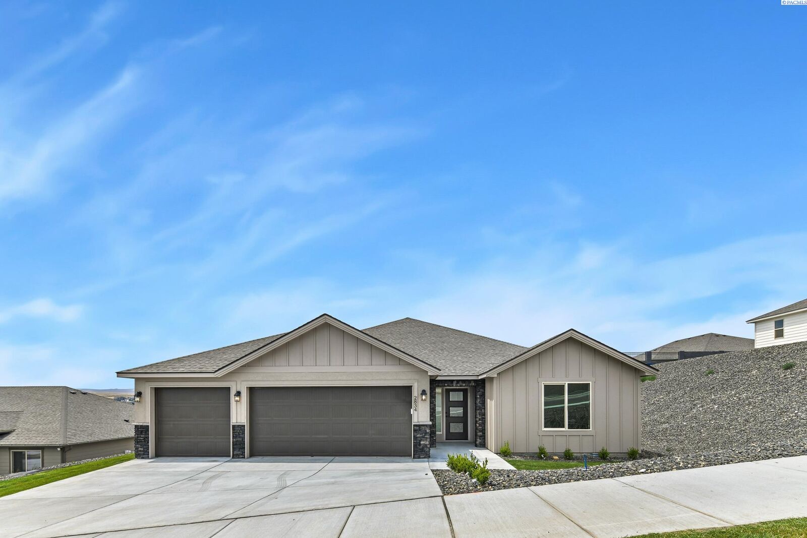 Property Photo:  2834 S Penn St  WA 99338 