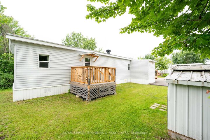 Property Photo: 73 Pinehurst Estates ON K8H 2H2