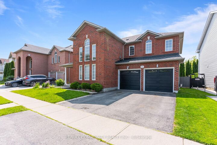 Property Photo: 1081 Langford Street ON L1K 2V9