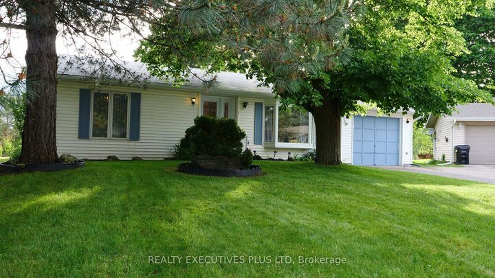 Property Photo: 14 Butternut Court ON L0G 1W0