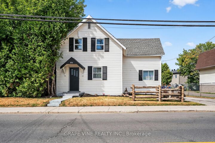 814 Laurier Street — photo 1