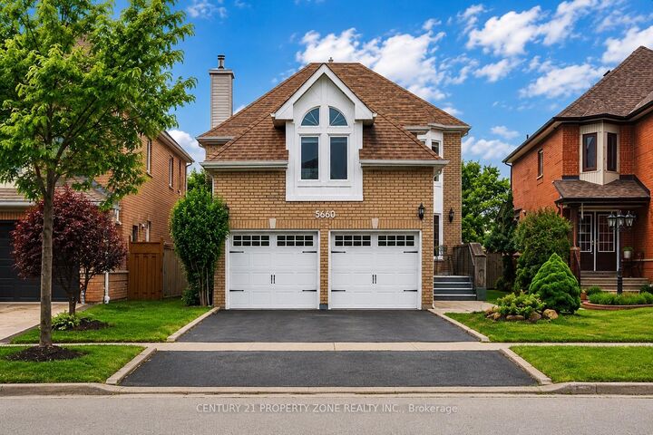 Property Photo: 5660 Bell Harbour Drive ON L5M 5J3