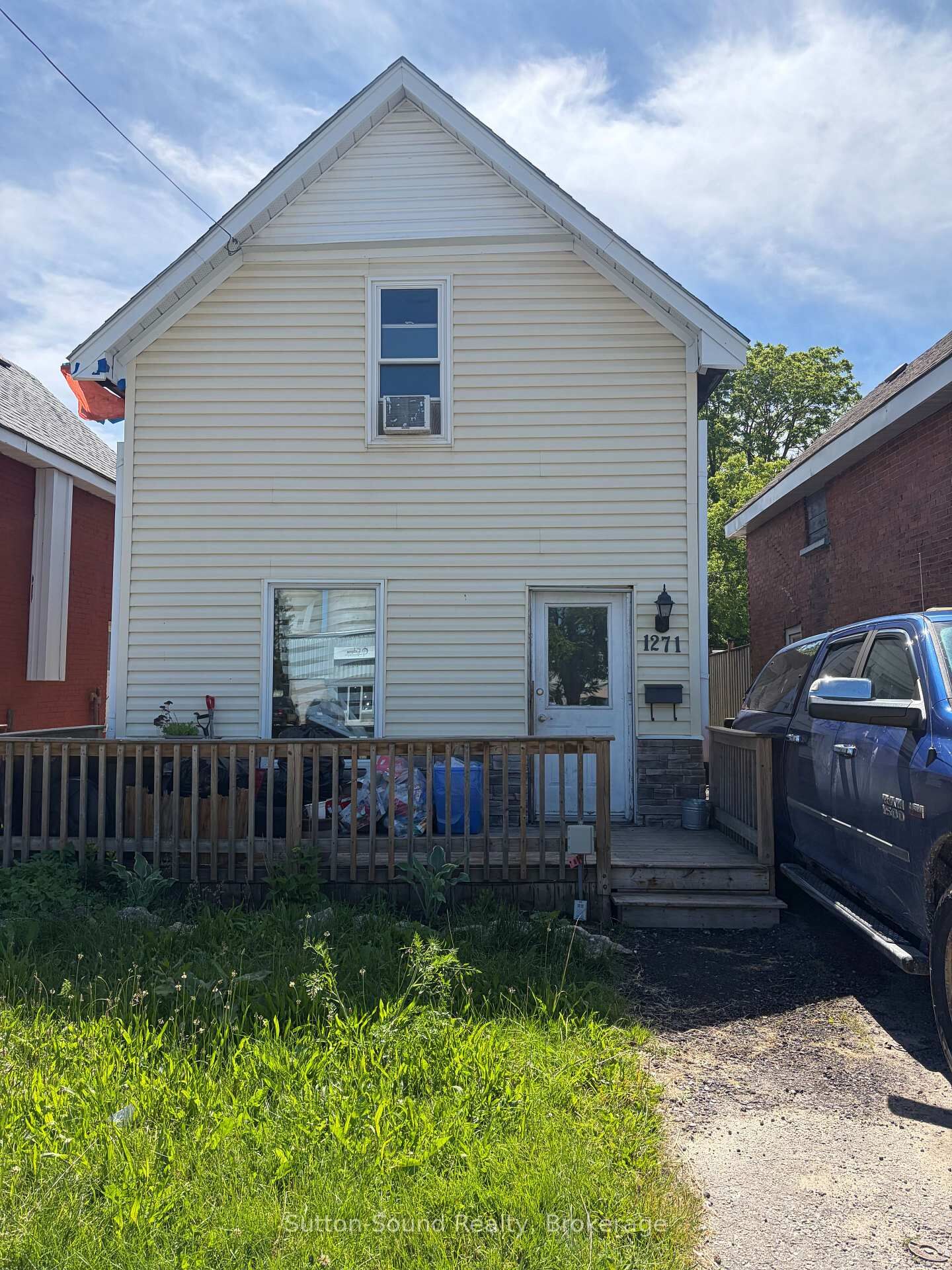 Property Photo: 1271 2nd Avenue E ON N4K 2J2