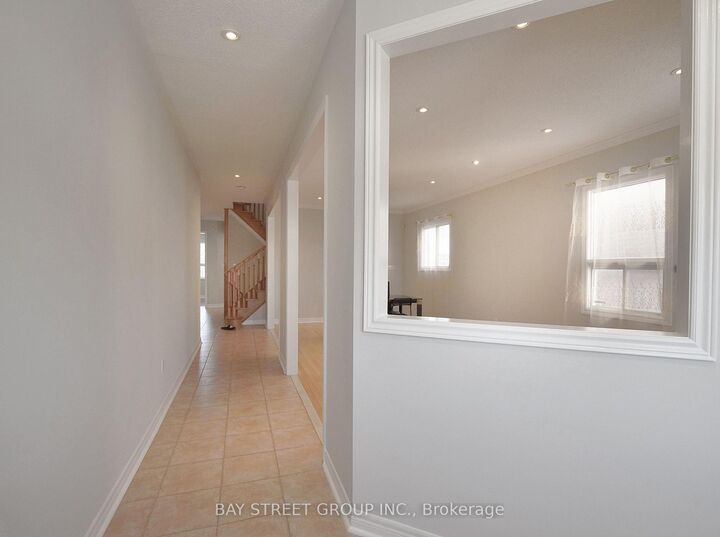 Property Photo: 346 Castan Avenue ON L3R 4S3