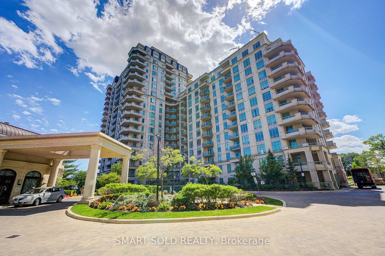 Property Photo: 10 Bloorview Place 1514 ON M2J 0B1