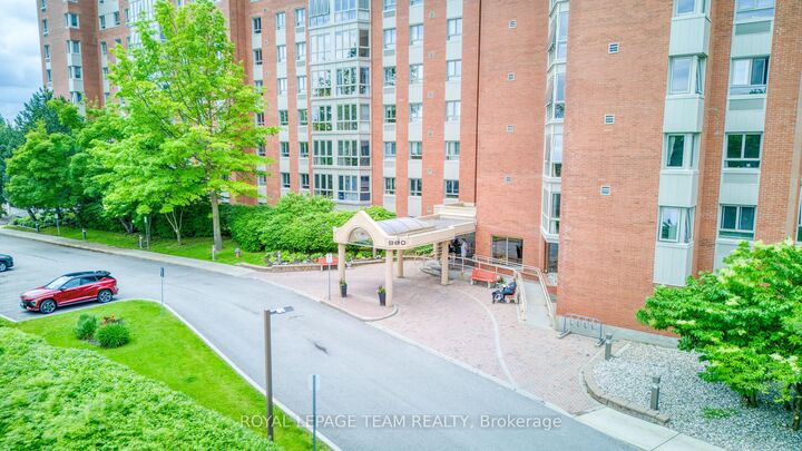Property Photo: 960 Teron Road 401 ON K2K 2B6