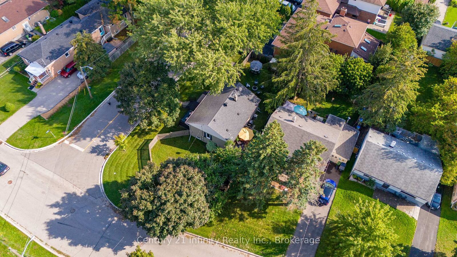 Photo de la propriété:  43 Colonial Avenue  ON M1M 2C3 