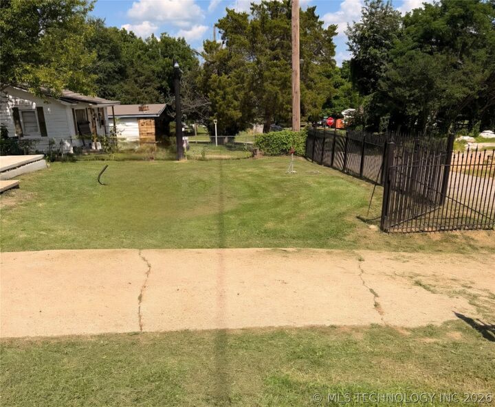 Property Photo:  505 W Argyle Avenue  OK 74955 