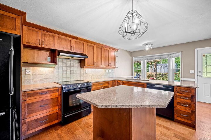 Property Photo: 4722 Cruickshank Pl BC V9N 4B6