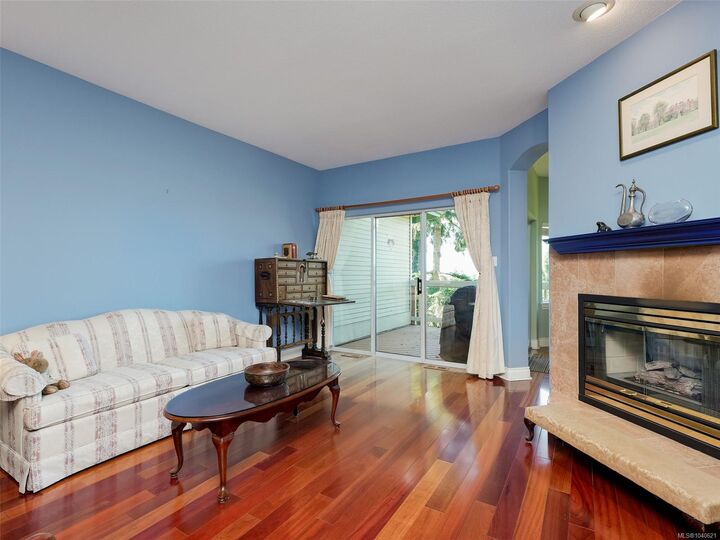 Property Photo: 520 Marsett Pl #24 BC V8Z 7J1