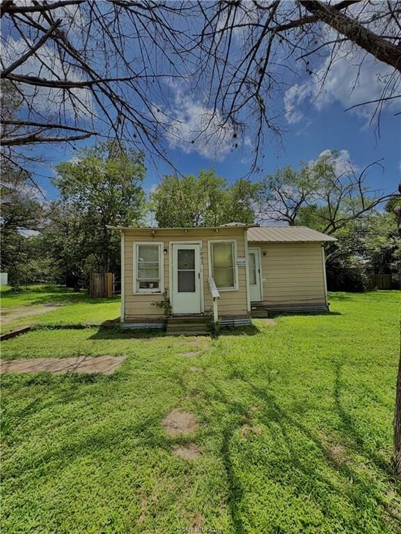 Property Photo:  1803 West 18th Street  TX 77803 
