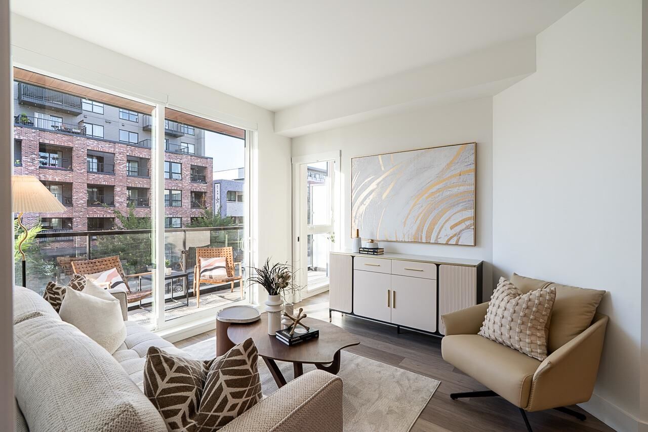 Property Photo: 422 Lakewood Drive 202 BC V5L 0E8