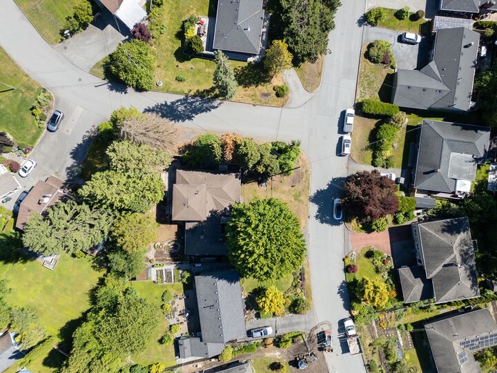 Property Photo: 2495 Lauralynn Drive BC V7J 2Y6