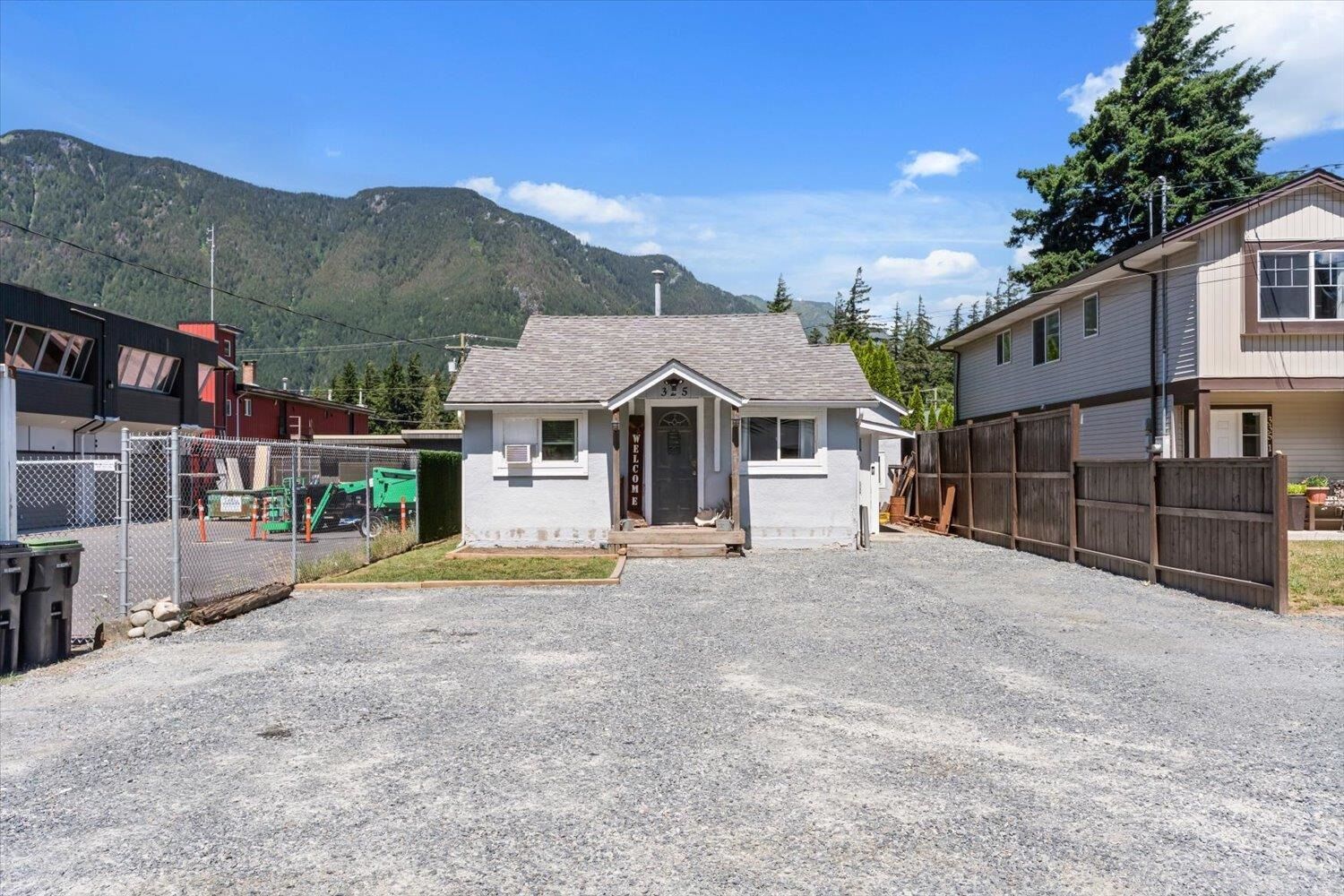Photo de la propriété:  325 Hudson Bay Street  BC V0X 1L0 