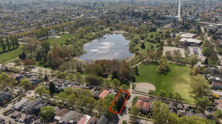 Property Photo: 2002 E 13th Avenue BC V5N 2C4