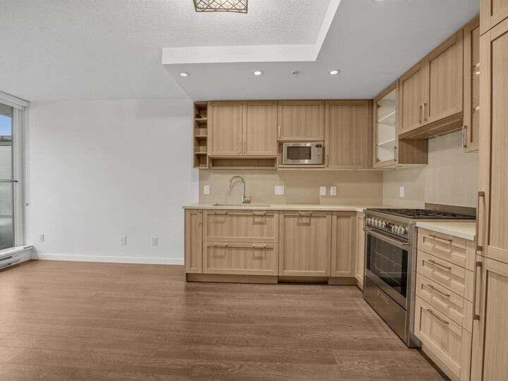 Property Photo: 5665 Boundary Road 622 BC V5R 0E4
