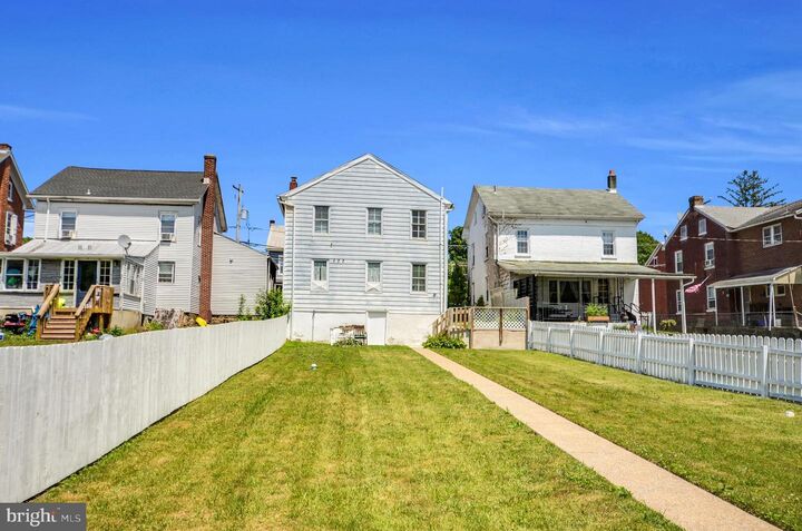 Property Photo:  2123 Main Street  PA 19541 