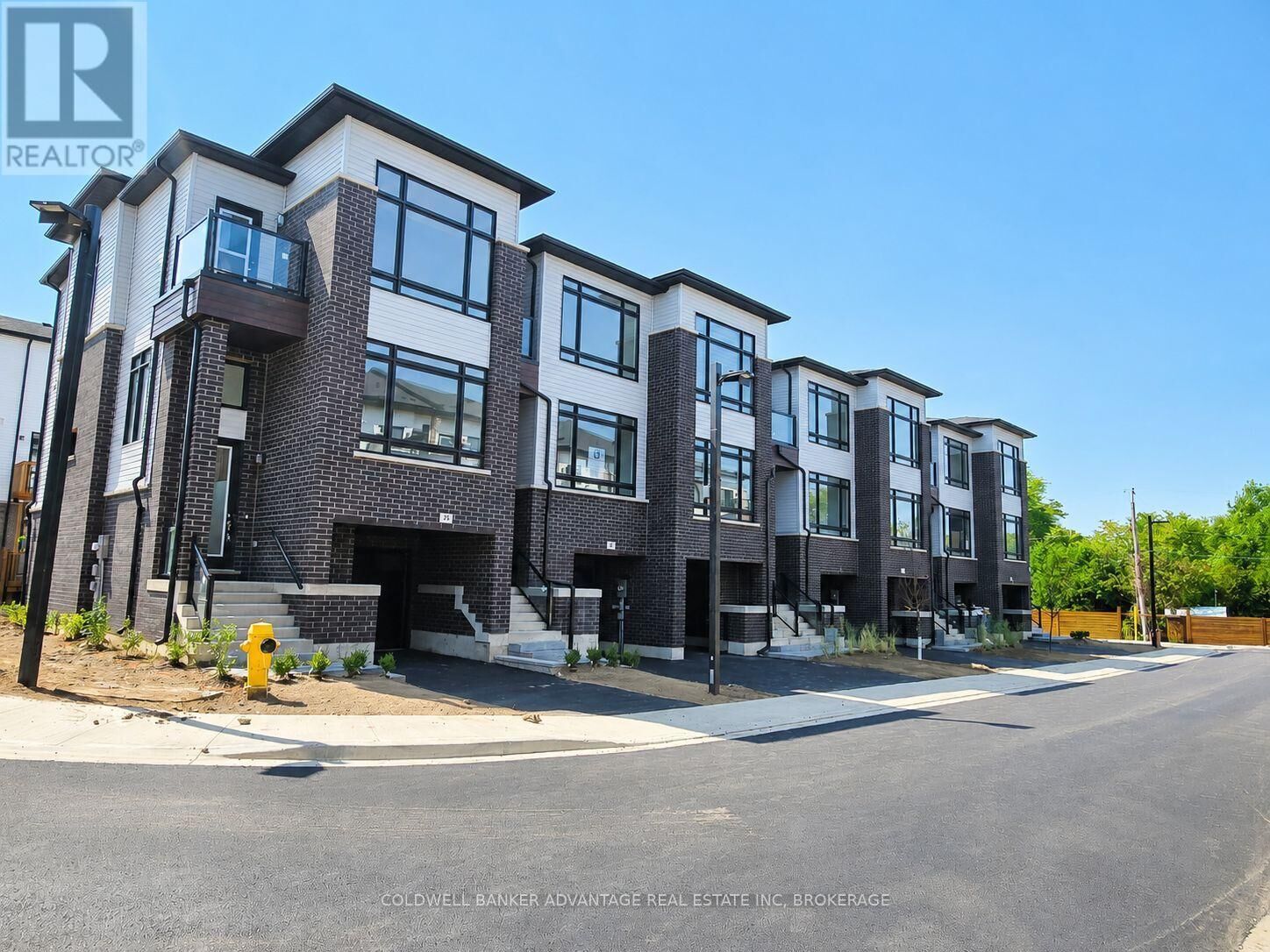 Property Photo:  27 Sidney Rose Common 26  ON L2T 2K1 