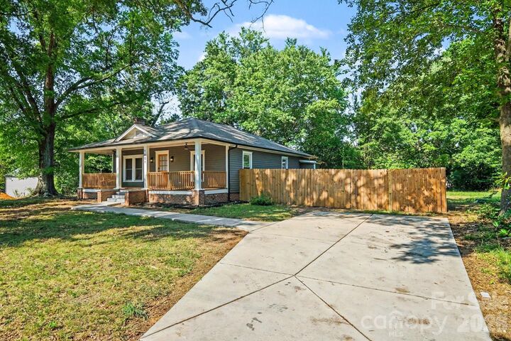 Property Photo:  1601 Lawing Road  NC 28216 