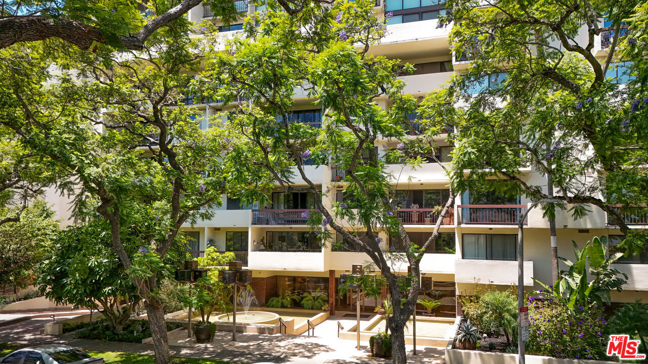 Property Photo:  325 N Oakhurst Dr  CA 90210 