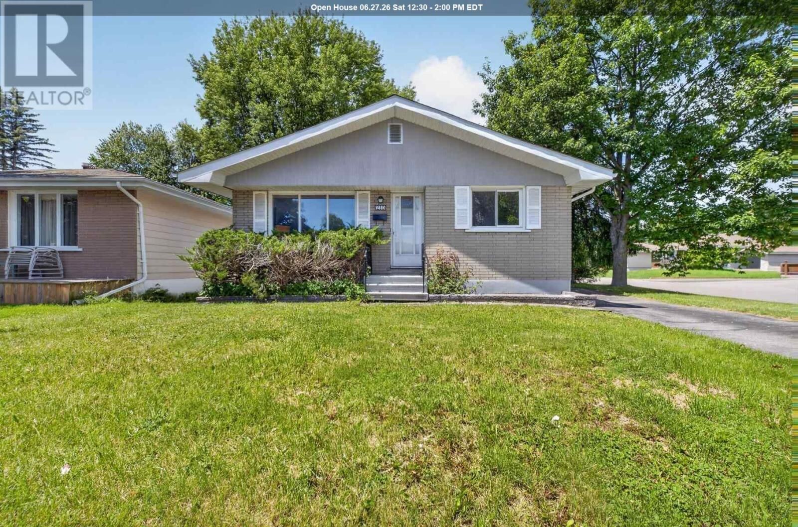 Property Photo:  210 Chambers Ave  ON P6A 4V7 